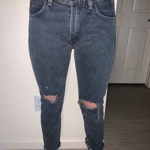 Black Levi’s ripped jeans